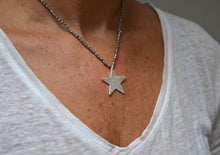 Load image into Gallery viewer, Solo Star necklace