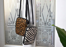 Load image into Gallery viewer, Phone pouch crossbody bag