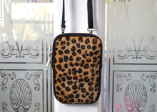 Load image into Gallery viewer, Phone pouch crossbody bag
